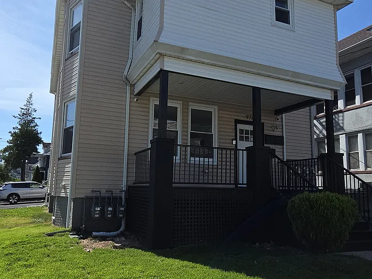 977A Sanford Ave #A — Photo 8