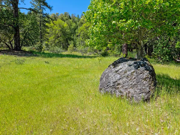 316 Jeannie Way, Cave Junction, OR 97523