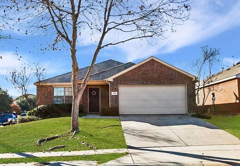 709 Alder Dr — Photo 1