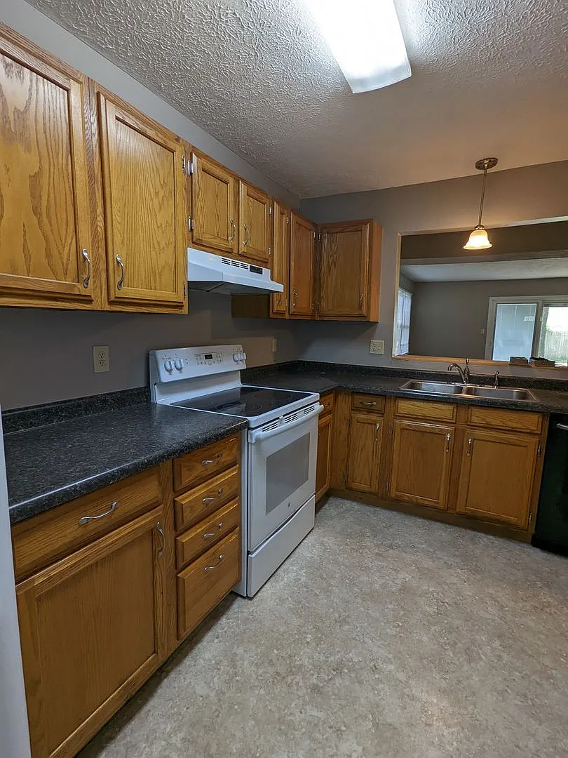 1310 S Madison Street — Photo 3