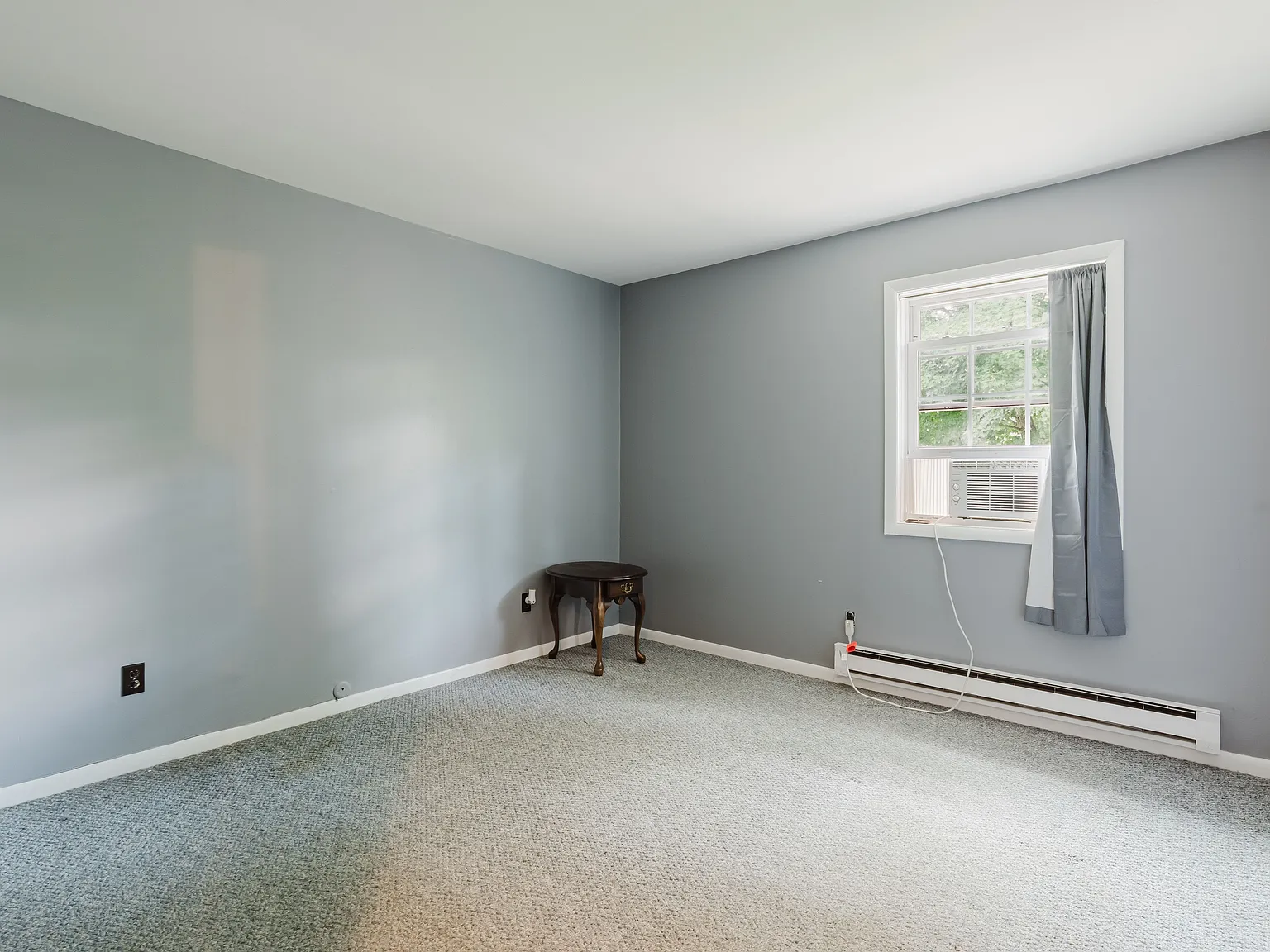 3 bed, 1.0 bath, $1,750 — Photo 2