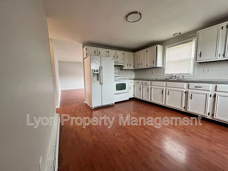 2 bed, 1.0 bath, 792 sqft, $1,750 — Photo 2