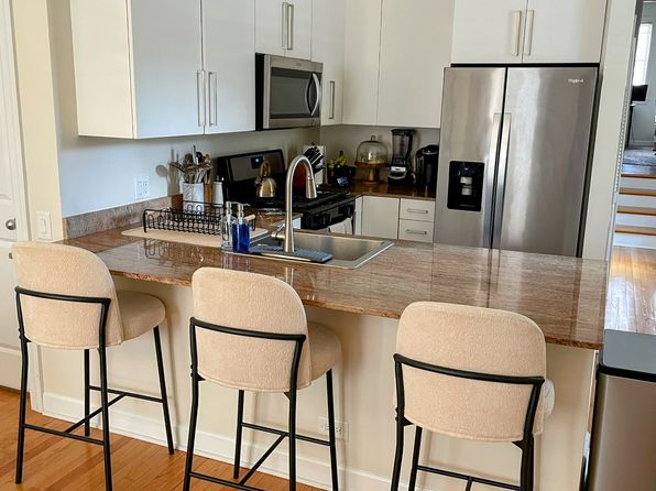 2451 N Clybourn Ave APT 8