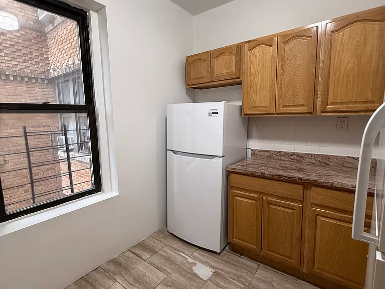 3165 Decatur Ave #3 — Photo 2
