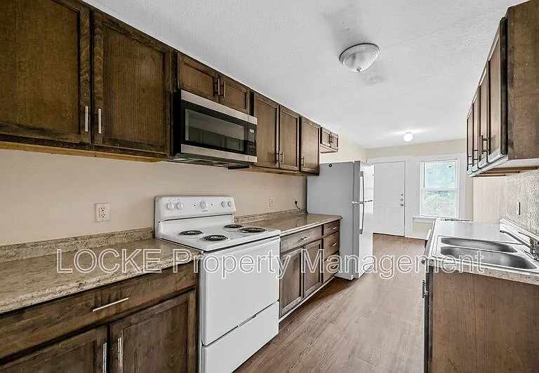 1016 E Arlington Ave #D — Photo 4