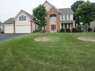 216 Gallant Fox Ln, Webster, NY 14580