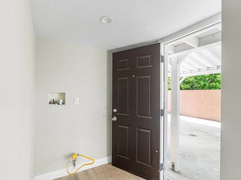 1570 W 226th St — Photo 24
