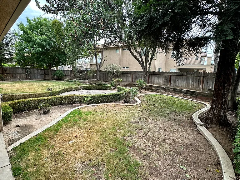 5753 W Bedford Ave — Photo 22