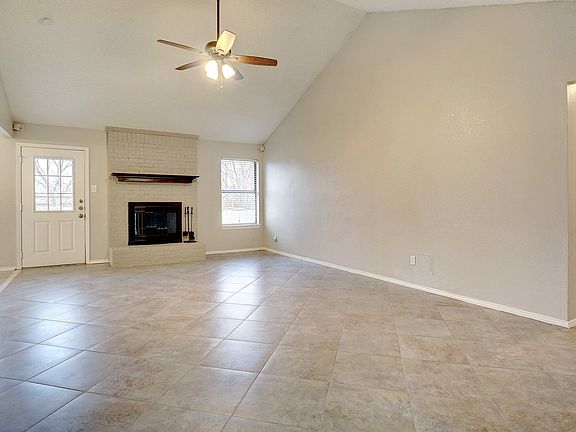2nd image of 405 Indian Crest Dr