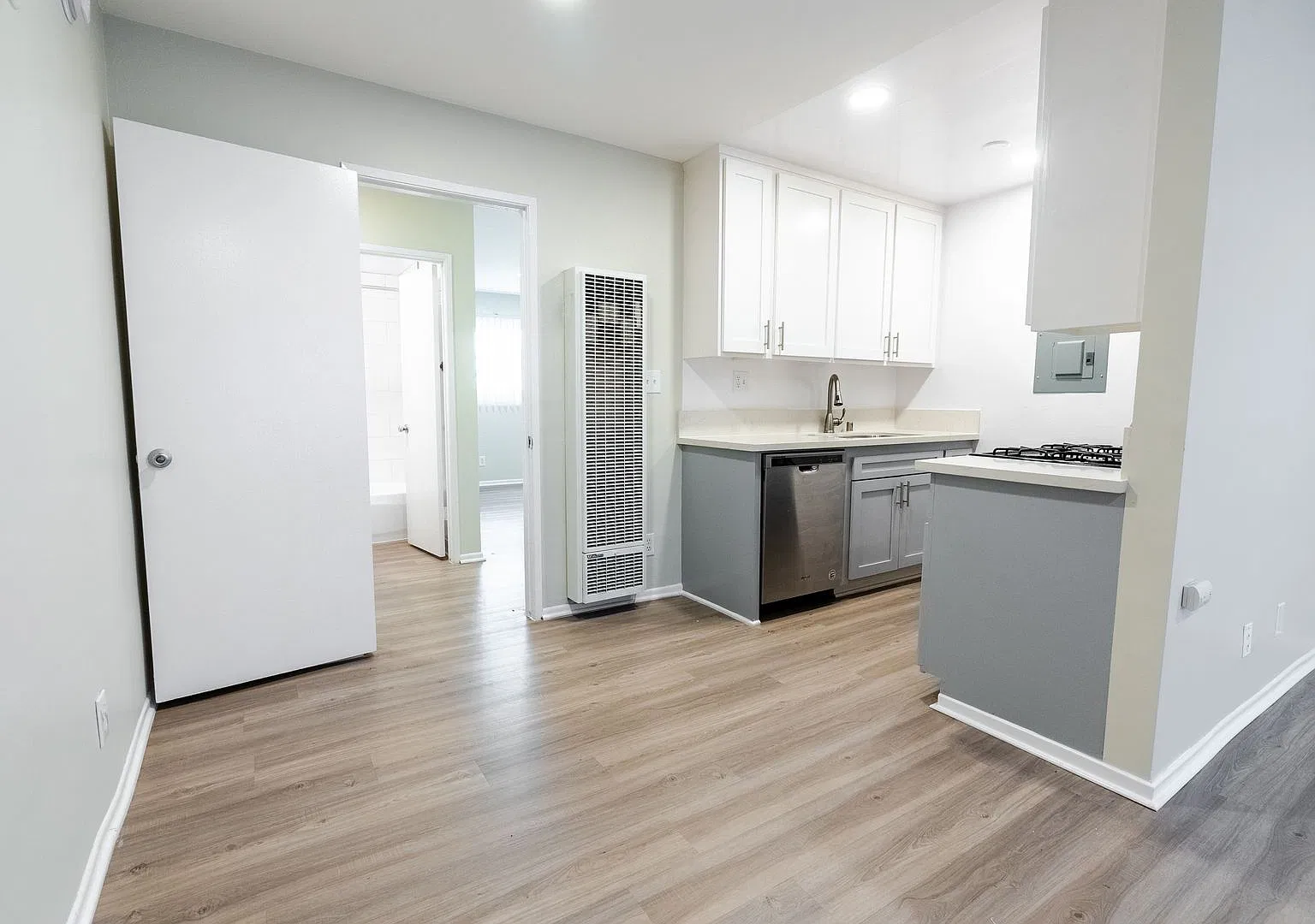 3601 Jasmine Ave. — Photo 2