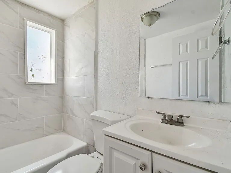 1330 Barnett St — Photo 22