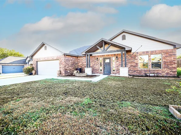 709 Meadow Ln, Bowie, TX 76230