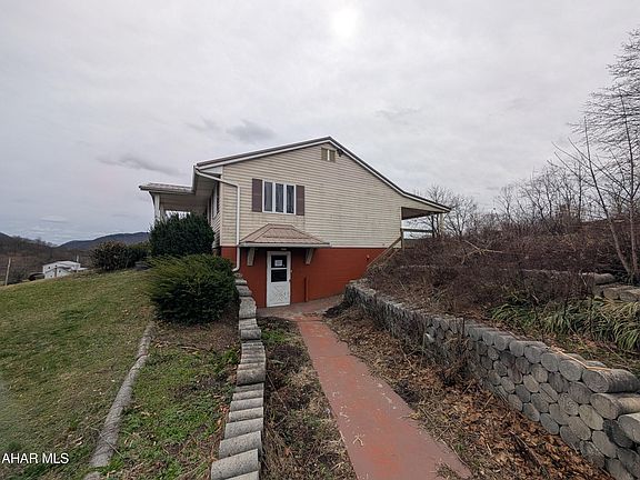 3rd image of 533 Wheeland Rd
