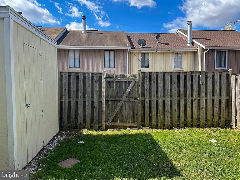 13327 Schwenger Pl — Photo 22
