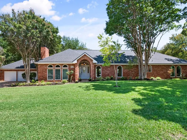 1102 Saint Andrews Dr, Mansfield, TX 76063