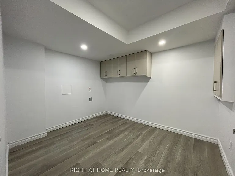 58 Meadowcrest Ln #LOWER — Photo 18