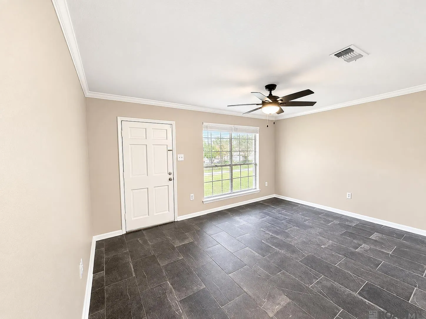 3 bed, 1464 sqft, $1,900 — Photo 2