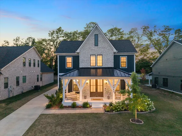 3262 Sassafras Ln, Thompsons Station, TN 37179