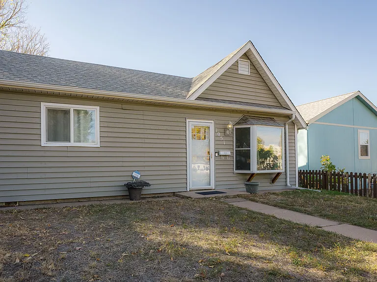 1051 Lowell Blvd — Photo 2