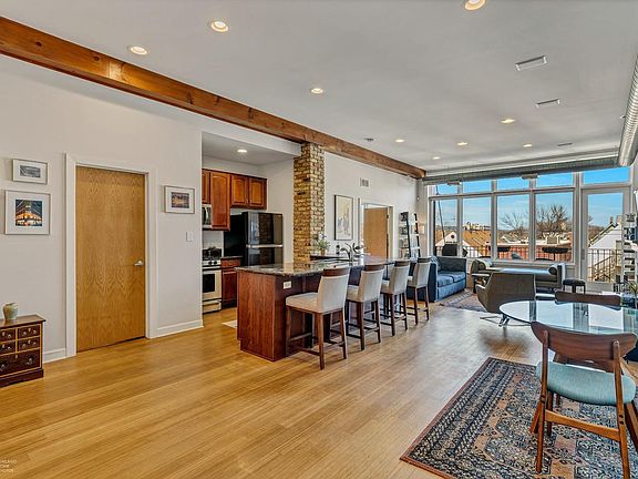 4th image of 1740 W Belmont Ave APT 3R