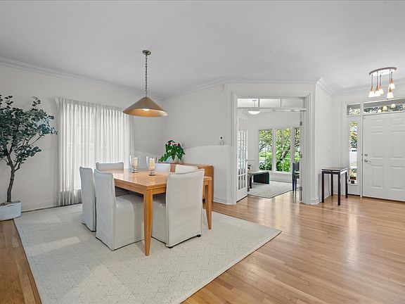 3rd image of 2211 Schiller Ave