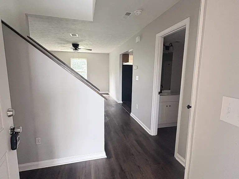 123 Karen Ct — Photo 2
