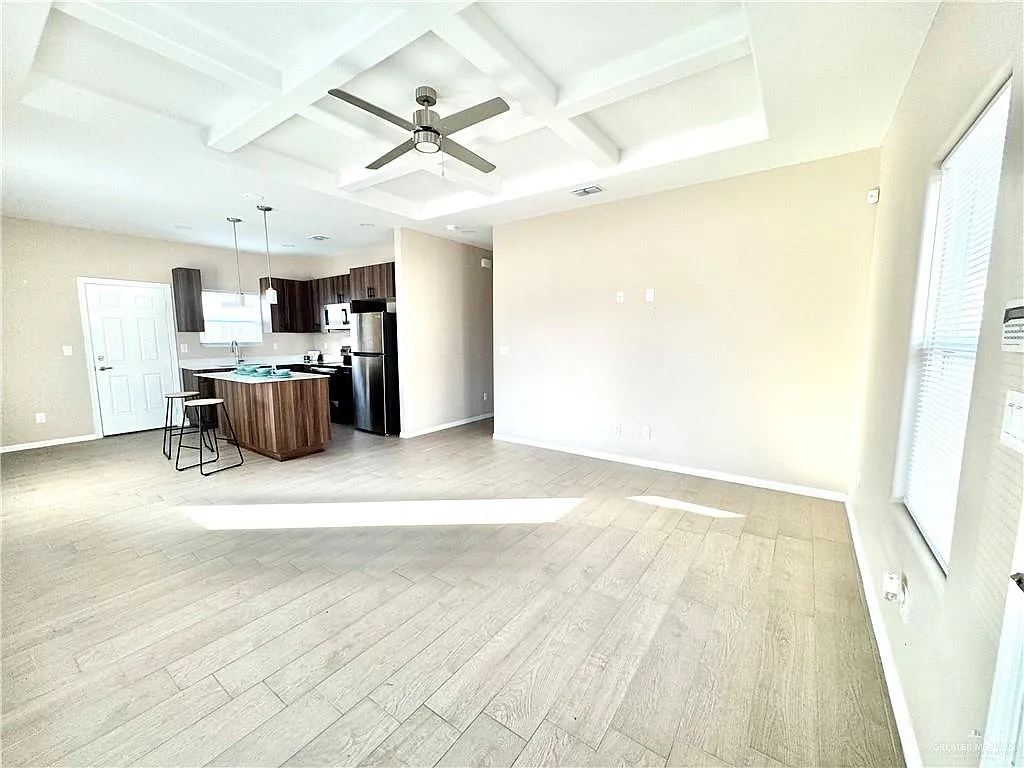 3 bed, 2.0 bath, 1015 sqft, $1,200 — Photo 2