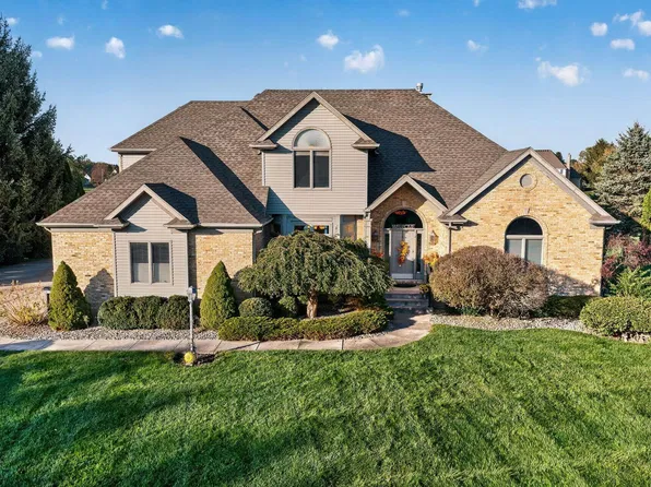 14328 Parkridge Dr, Granger, IN 46530