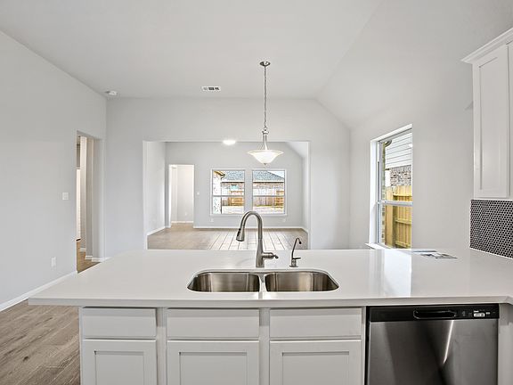 Spacious peninsula island