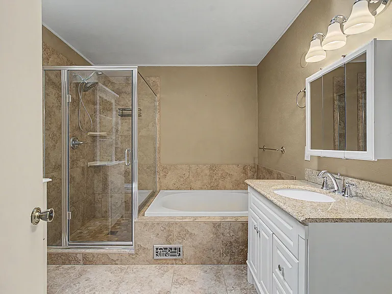 440 W Rockrimmon Blvd #C — Photo 8