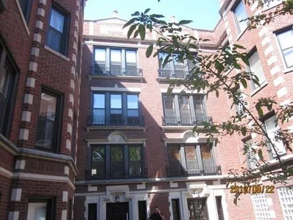 2nd image of 926 W Ainslie St Unit 2N