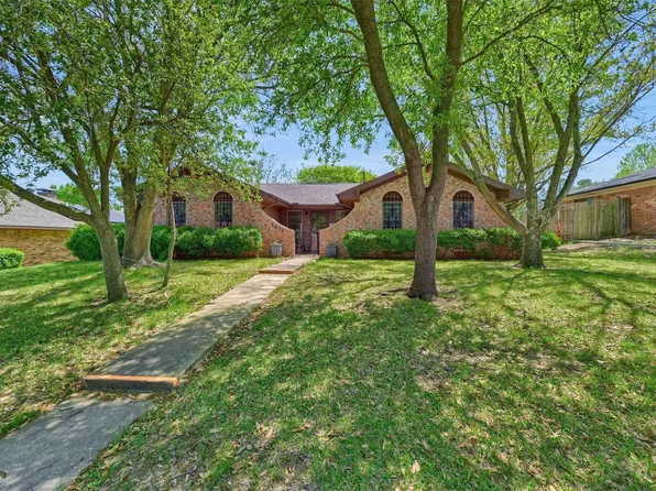 1814 Skyline Dr, Sherman, TX 75092