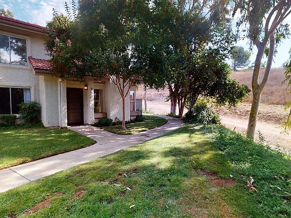 2nd image of 930 Quarterhorse Ln