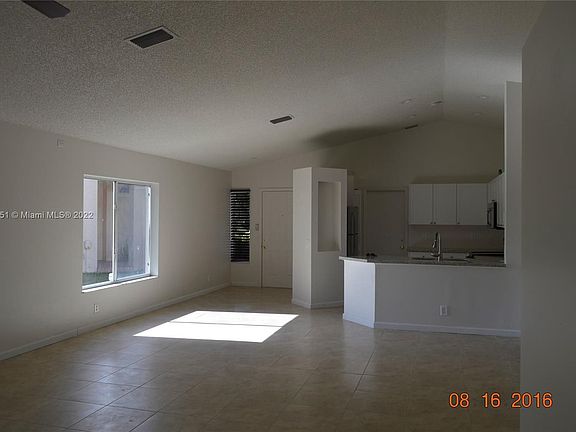 3rd image of 814 San Remo Dr