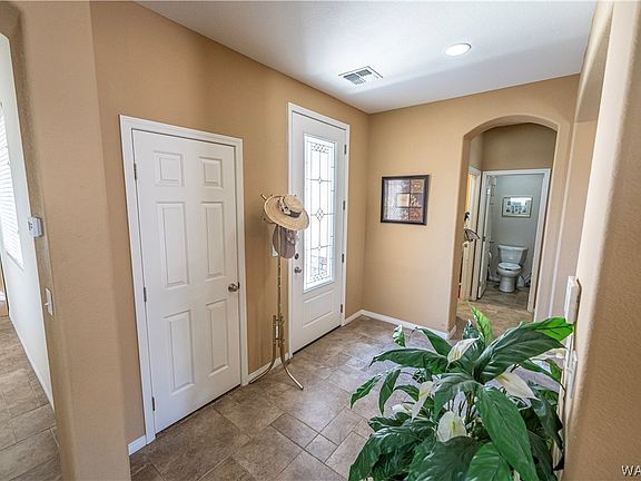 5th image of 555 Downey Drive