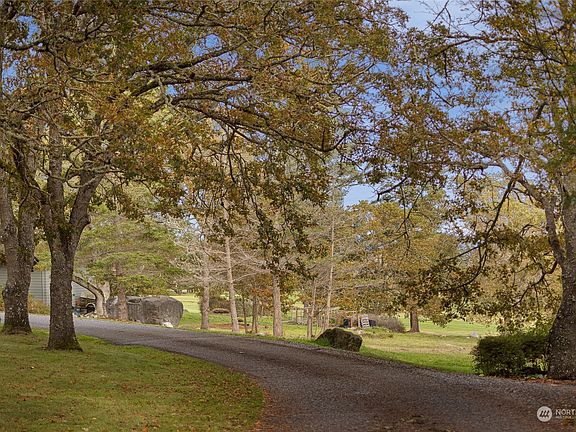 3rd image of 74 Garry Oak Lane