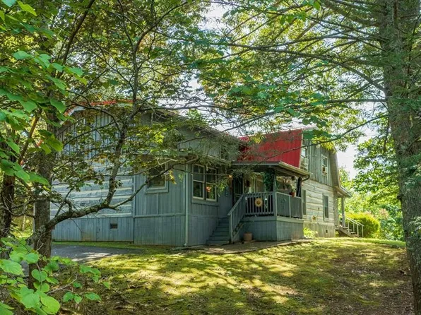 422 Autumn Ln, Gatlinburg, TN 37738