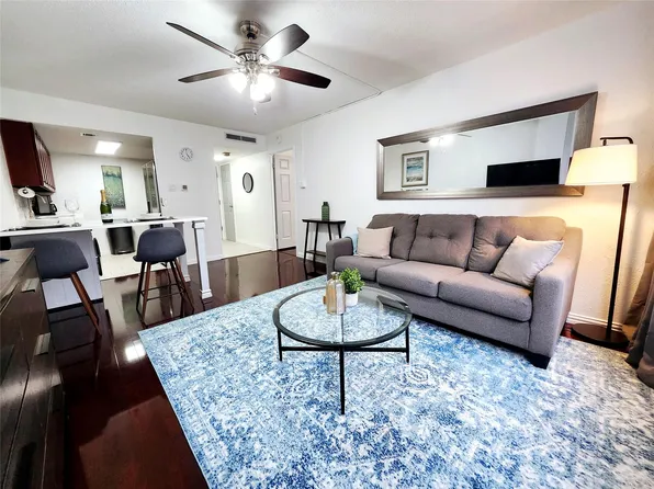 1800 Lavaca St APT 102, Austin, TX 78701