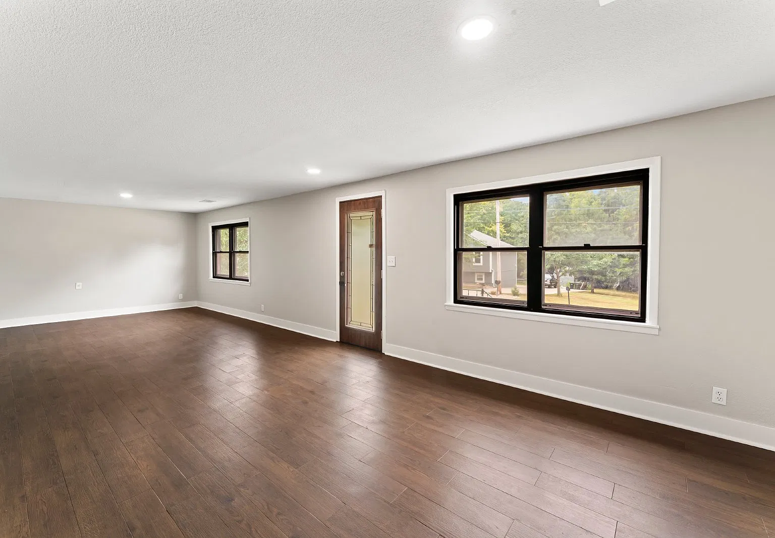 3 bed, 2.5 bath, 1694 sqft, $1,900 — Photo 4