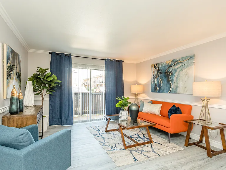 La Estancia Apartments — Photo 17