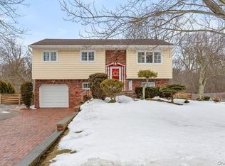 90 Babylon Avenue, West Islip, NY 11795