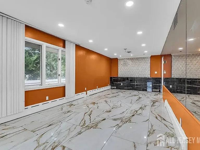 585 Noe Ave — Photo 5