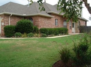 216 Stonebrook Ln, Edmond, OK 73003