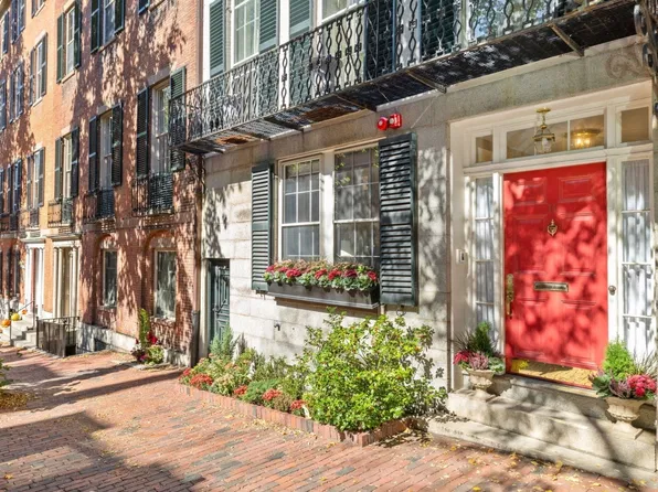 11 Chestnut St, Boston, MA 02108