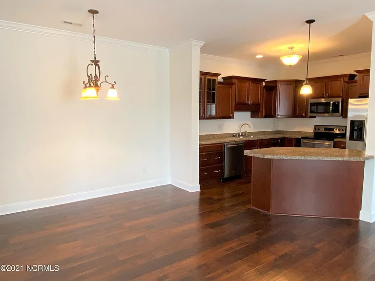 2059 A Cambria Dr — Photo 4