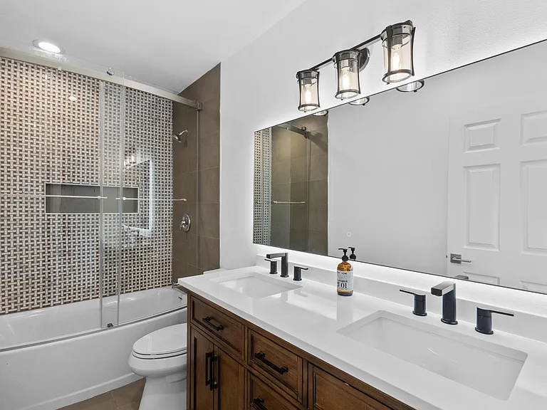 2508 Colonia Ave — Photo 11