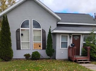 98 10th St, Clintonville, WI 54929