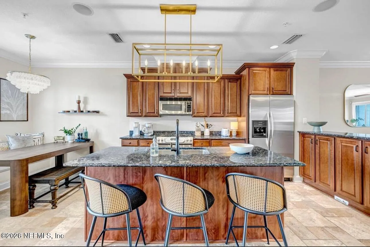 3 bed, 3.5 bath, 2444 sqft, $5,100 — Photo 3