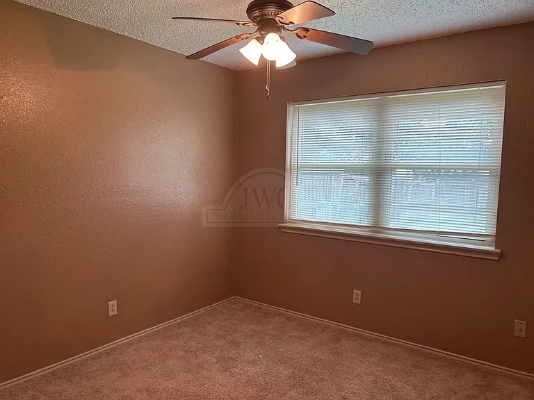 2212 Silverhill Dr — Photo 11
