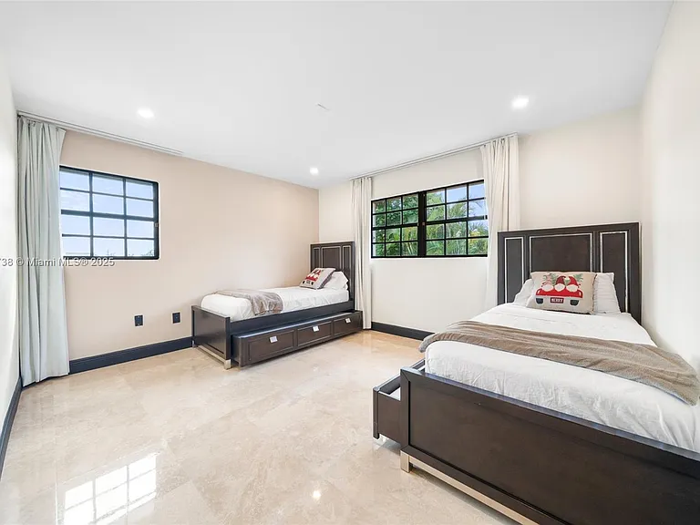 5424 SW 154th Pl — Photo 36